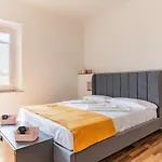 Leaning Tower Cozy 3 Bedroom Holiday Home