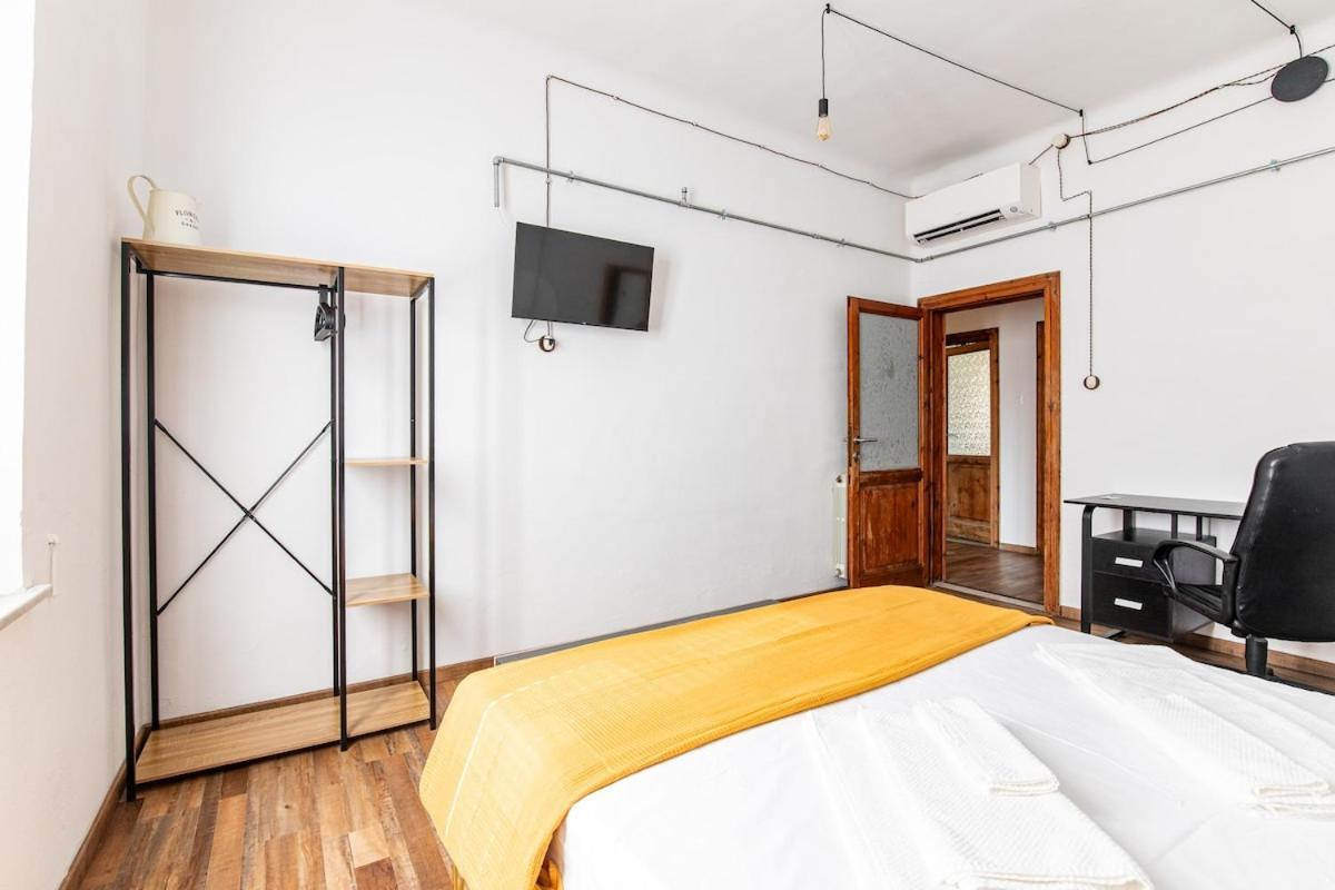 Leaning Tower Cozy 3 Bedroom